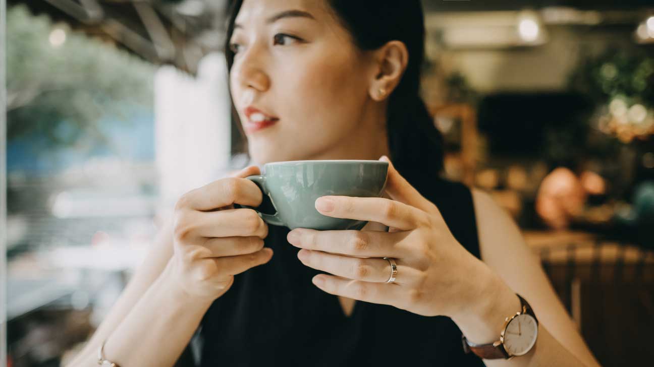 Les gestes matinaux qui menacent votre cerveau : 4 pièges à déjouer dès le réveil