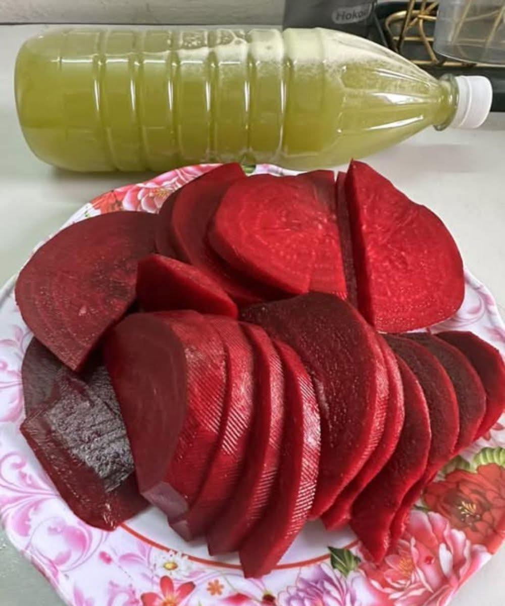 Salade de betterave râpée colorée et appétissante dans un bol
