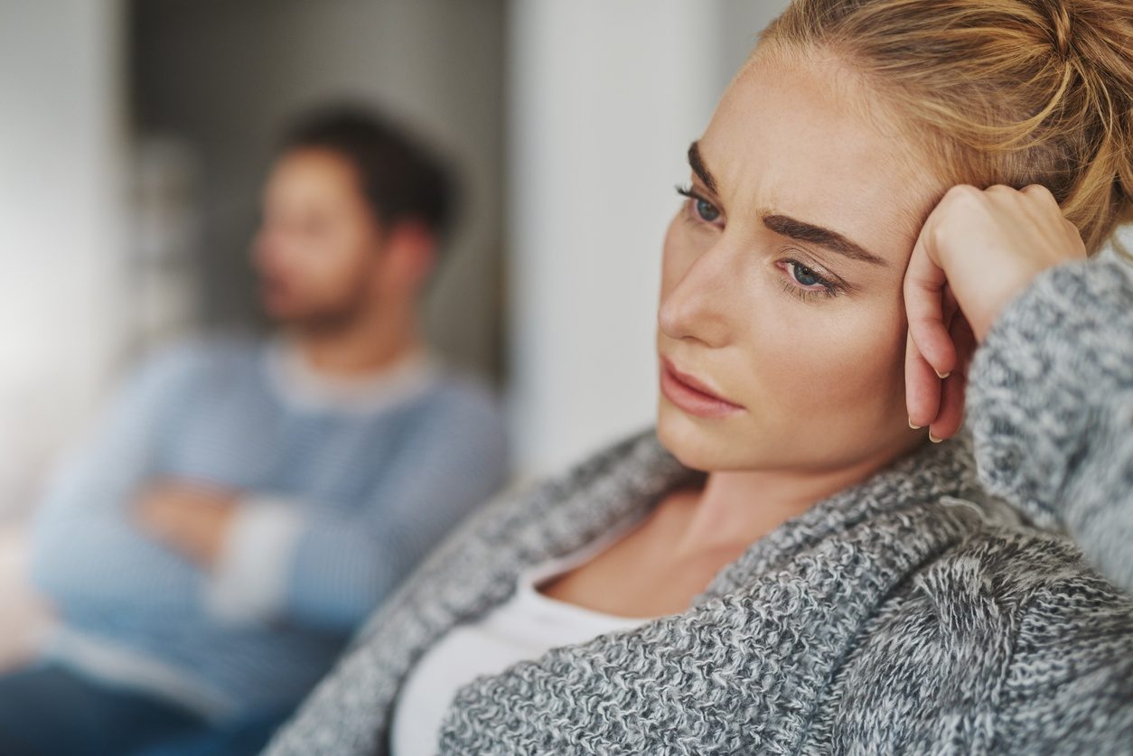 8 sensations subtiles qui traversent une femme quand l'amour s'éteint