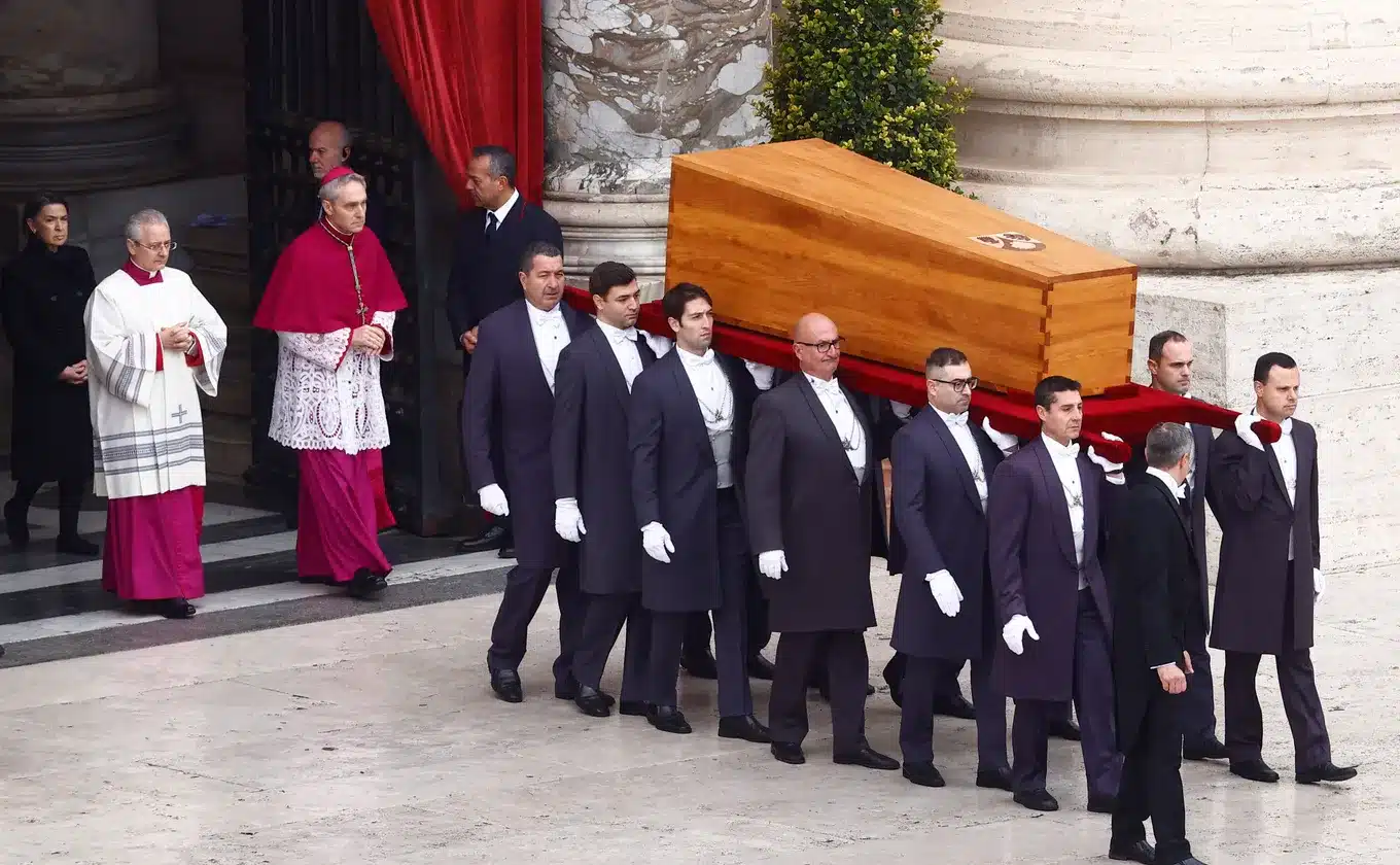 L’ultime message du pape François : un dernier adieu qui émeut le monde entier