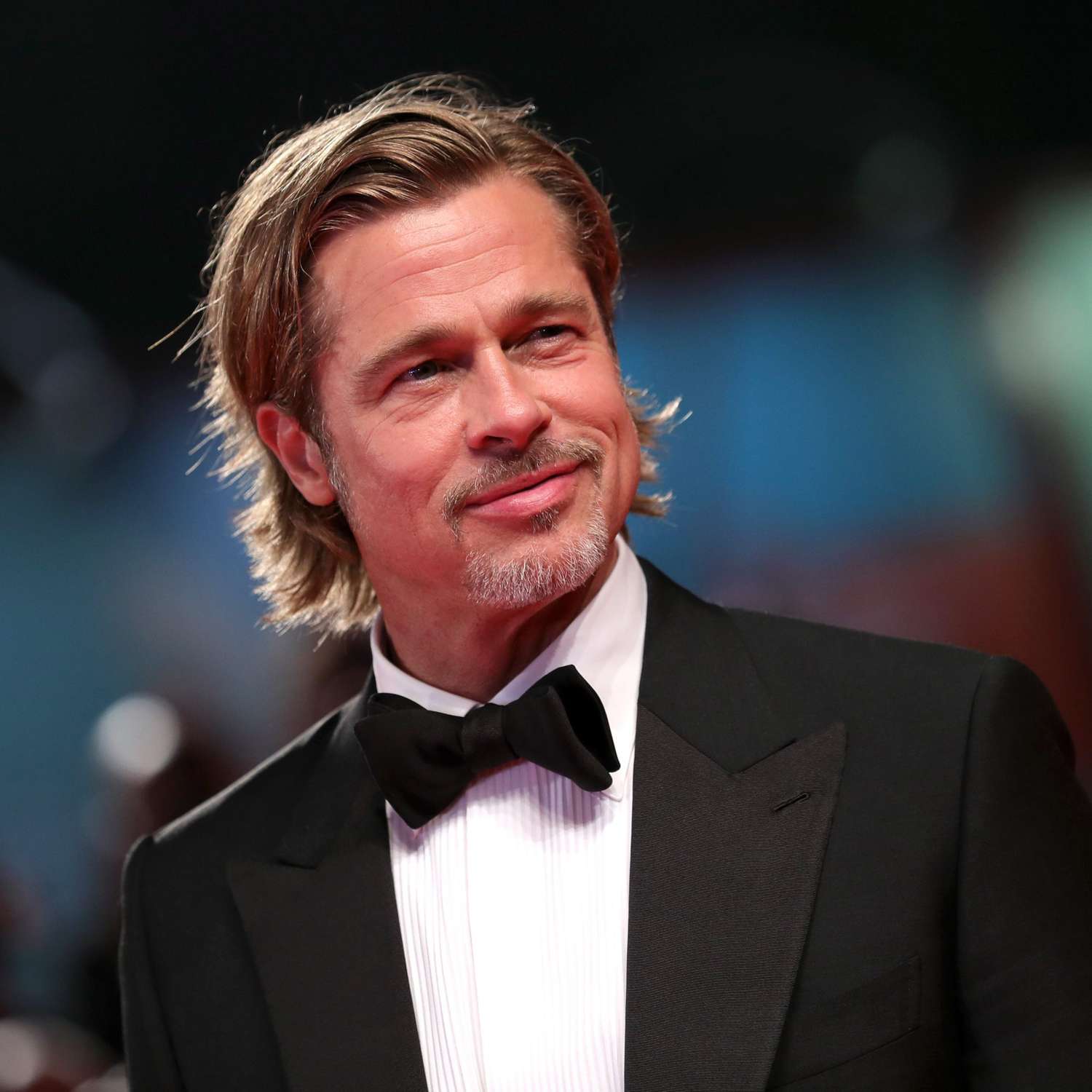 De l’ombre à la lumière : ce visage d’enfant cache une superstar d’Hollywood. Saurez-vous le reconnaître ?