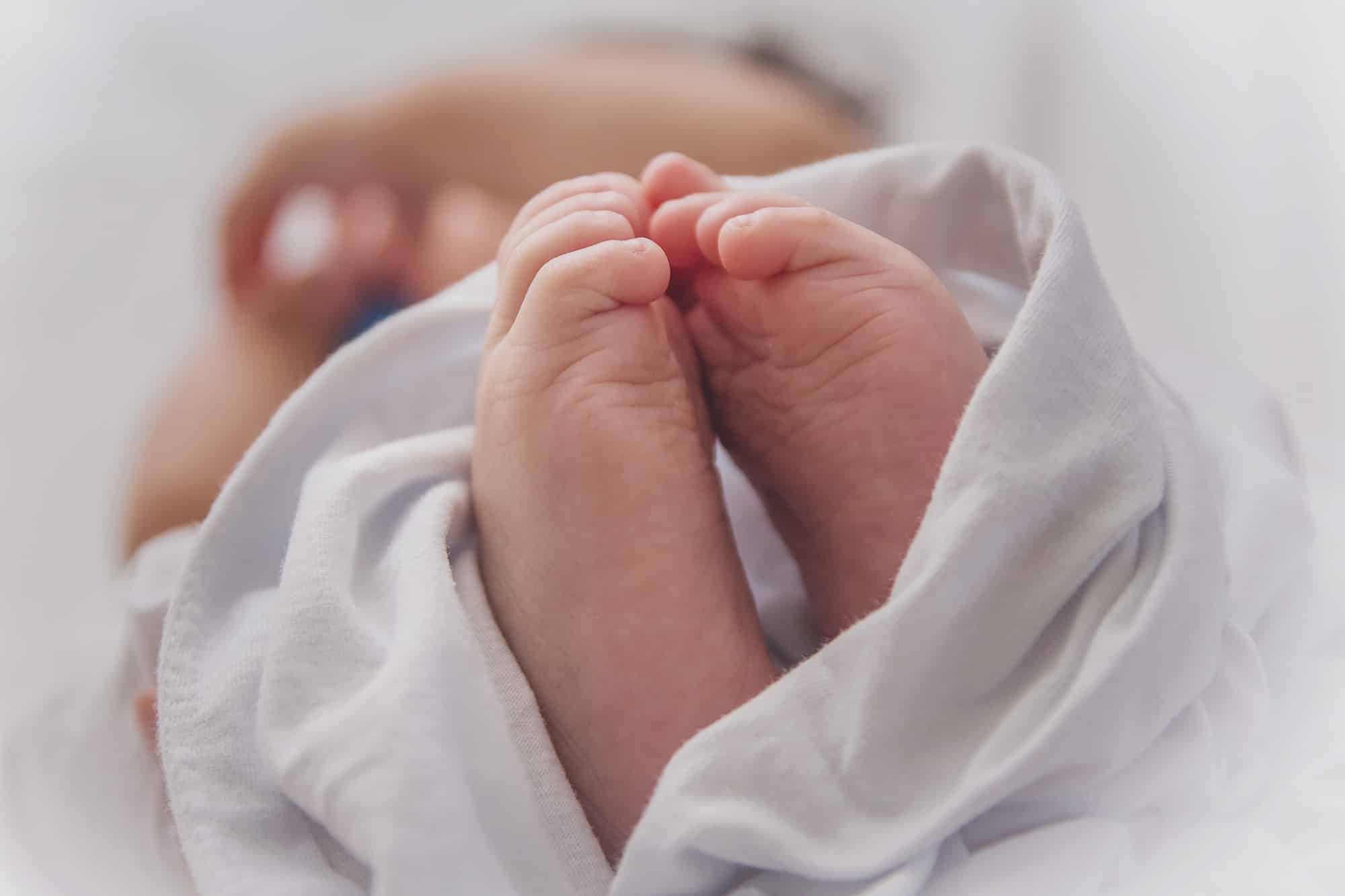 Naissance et autisme : une simple prise de sang pourrait-elle révéler un risque dès les premiers instants ?