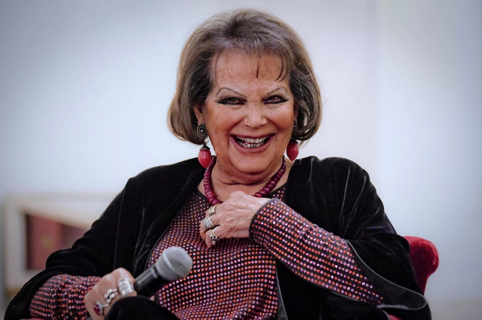 Claudia Cardinale souriante