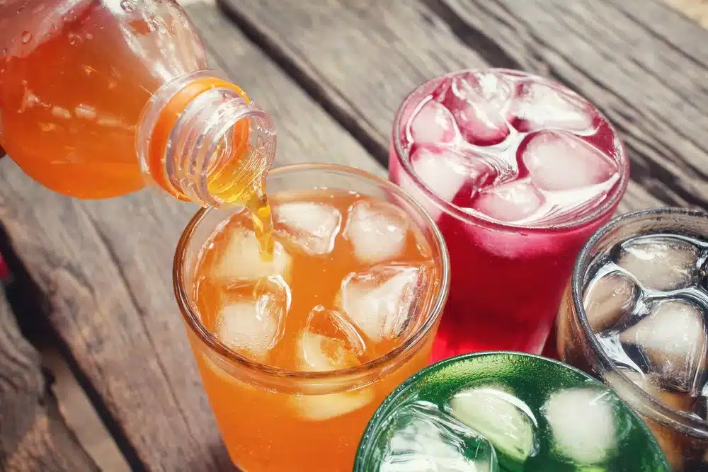 Le verre qui fragilise votre squelette : pourquoi ce soda du quotidien est un piège pour vos os
