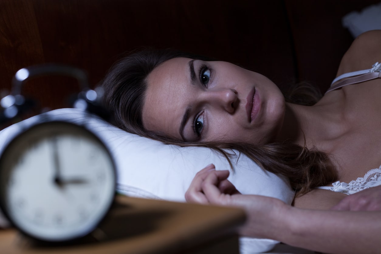Femme consultant un médecin pour des problèmes de sommeil