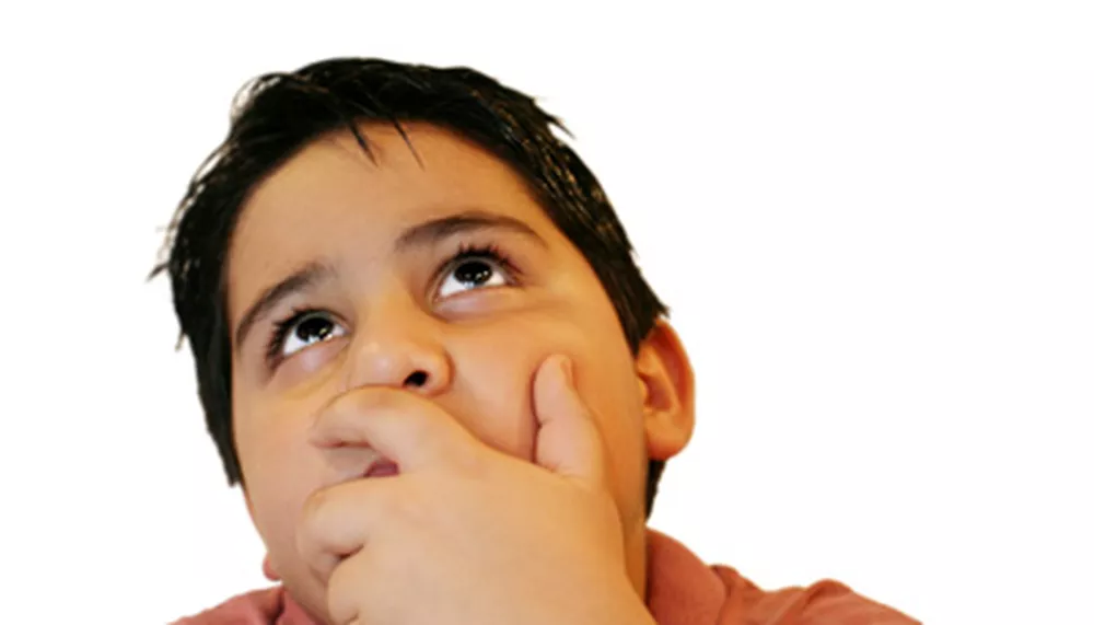 Illustration d'un cerveau en train de réfléchir à un calcul