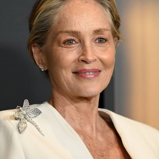 À 66 ans, Sharon Stone rayonne et dévoile sa clé pour une beauté intemporelle