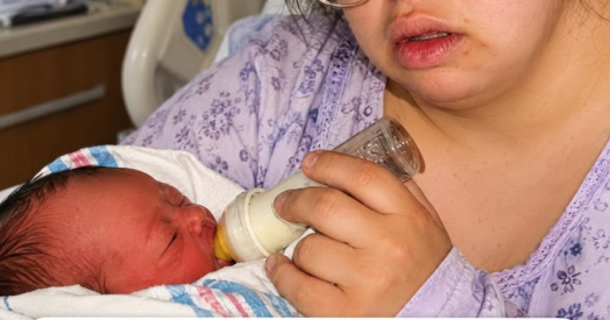Atteinte de trisomie 21, elle devient maman : 27 ans plus tard, son fils lui adresse des mots bouleversants