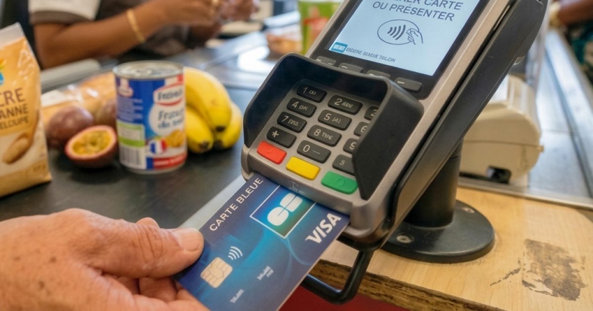 Pourquoi vous dépensez toujours plus avec votre carte bancaire qu'avec des espèces