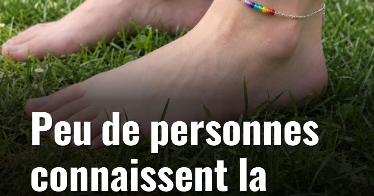 Bracelet de cheville : histoire secrète et signification cachée de ce bijou intemporel