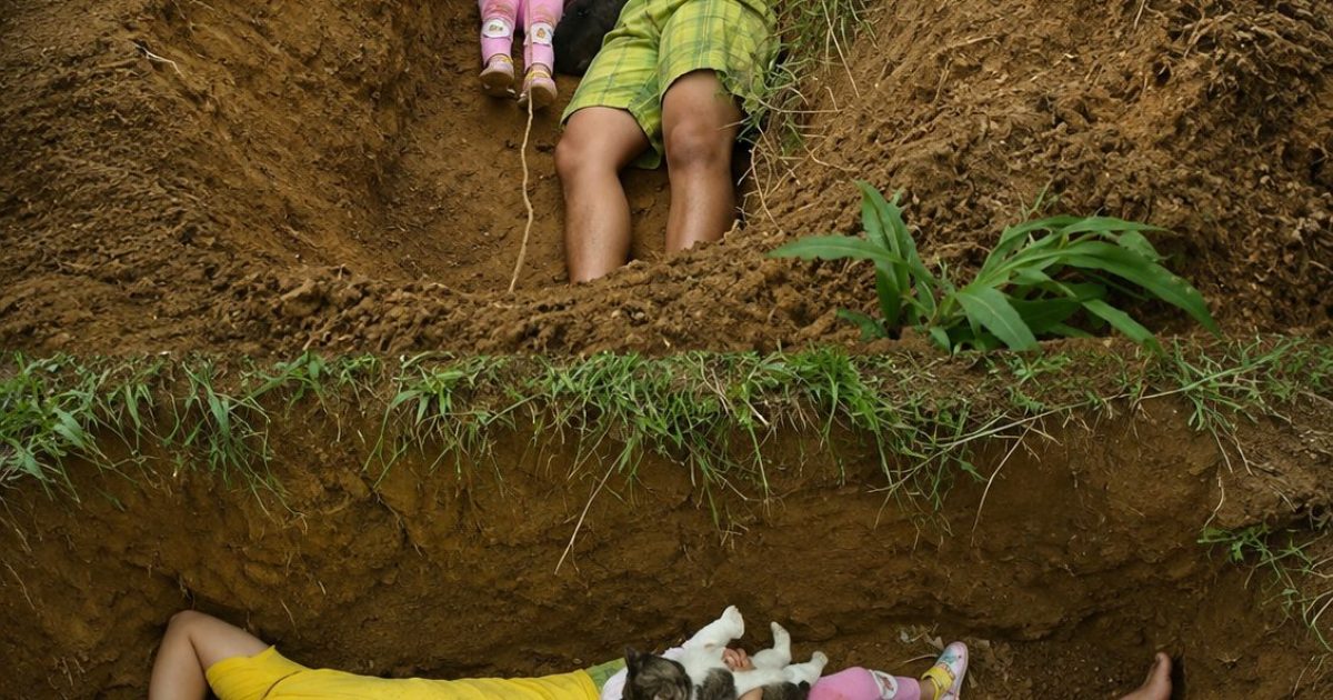 Il creuse une tombe pour sa fille gravement malade : le geste déchirant d'un père impuissant