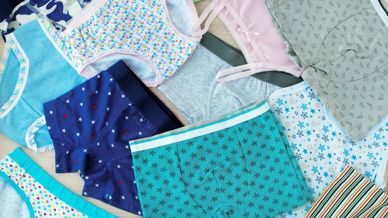 Différents types de tissus et sous-vêtements