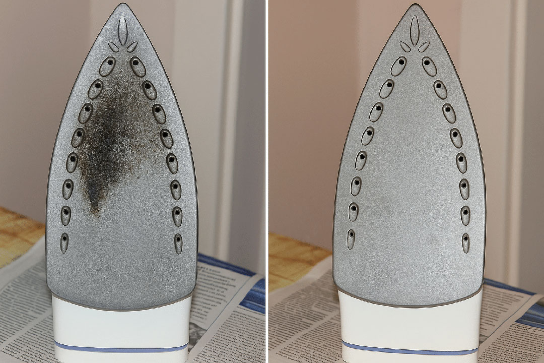 Nettoyage de la semelle d'un fer à repasser avec du sel