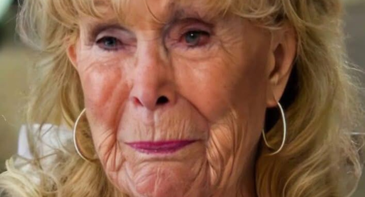 Barbara Eden sur scène ou en interview récente