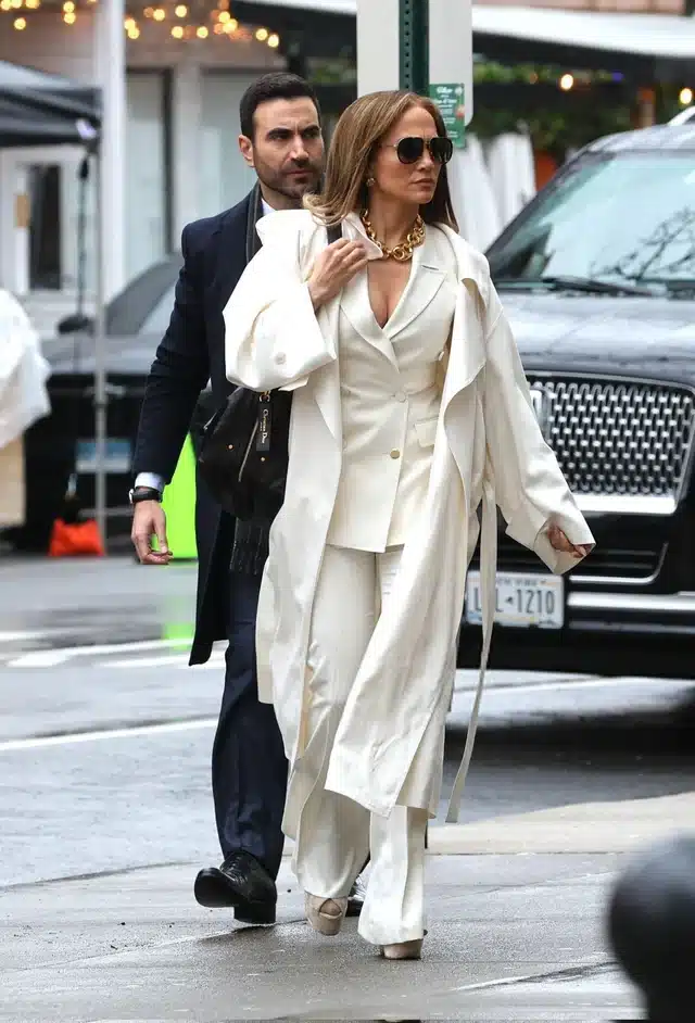 Jennifer Lopez et Brett Goldstein : une complicité qui enflamme la toile