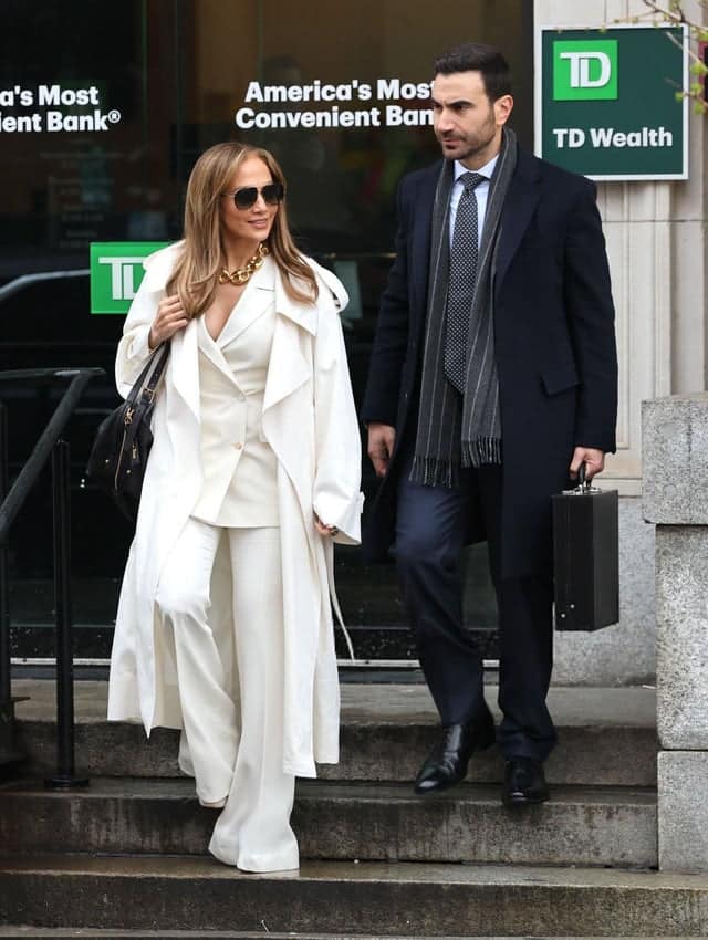 Jennifer Lopez et Brett Goldstein : une idylle naissante ou un simple jeu d’acteurs ?
