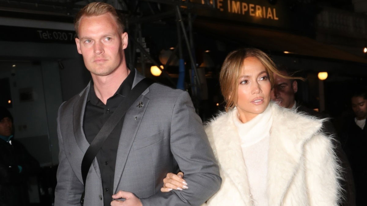 Londres : Jennifer Lopez, 54 ans, dévoile son mystérieux compagnon blond — mais qui est-il vraiment ?