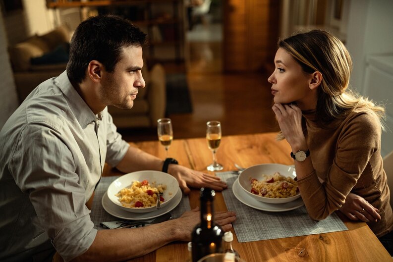 8 sensations subtiles qui traversent une femme quand l'amour s'éteint