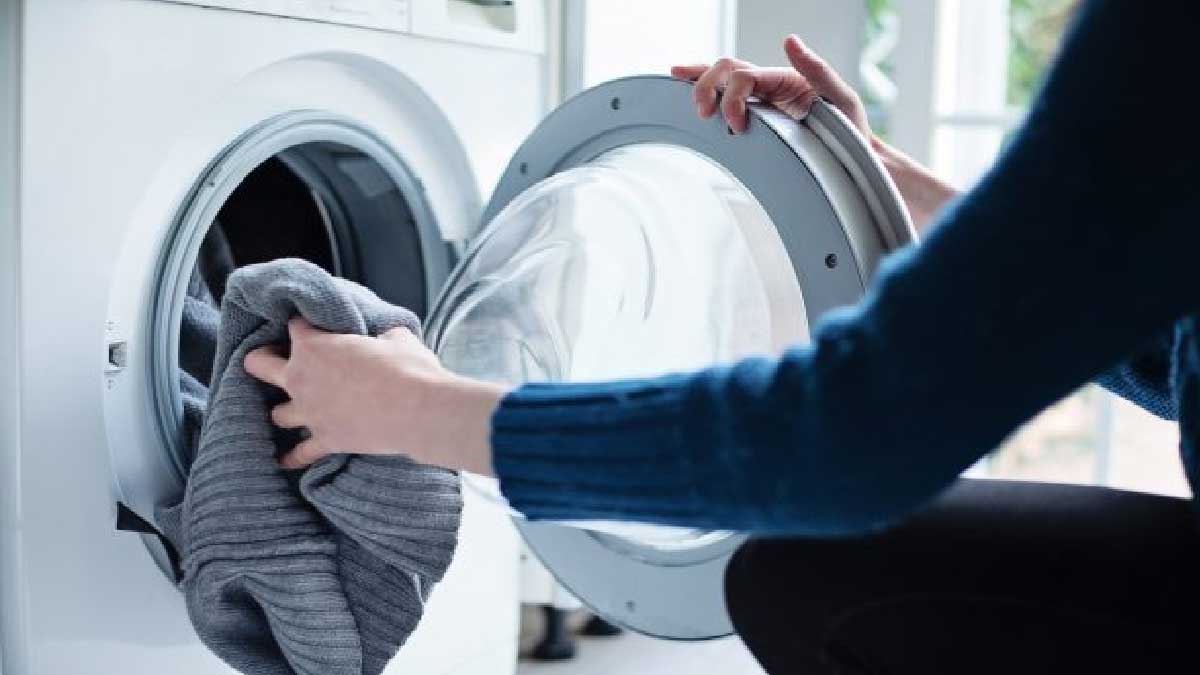 Tapis de bain à la machine : pourquoi cette habitude peut ruiner votre accessoire (et votre lave-linge)