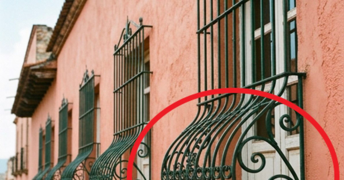 L'astuce insoupçonnée derrière les fenêtres aux barreaux arrondis