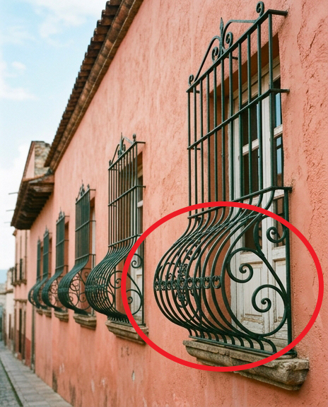 L'astuce insoupçonnée derrière les fenêtres aux barreaux arrondis