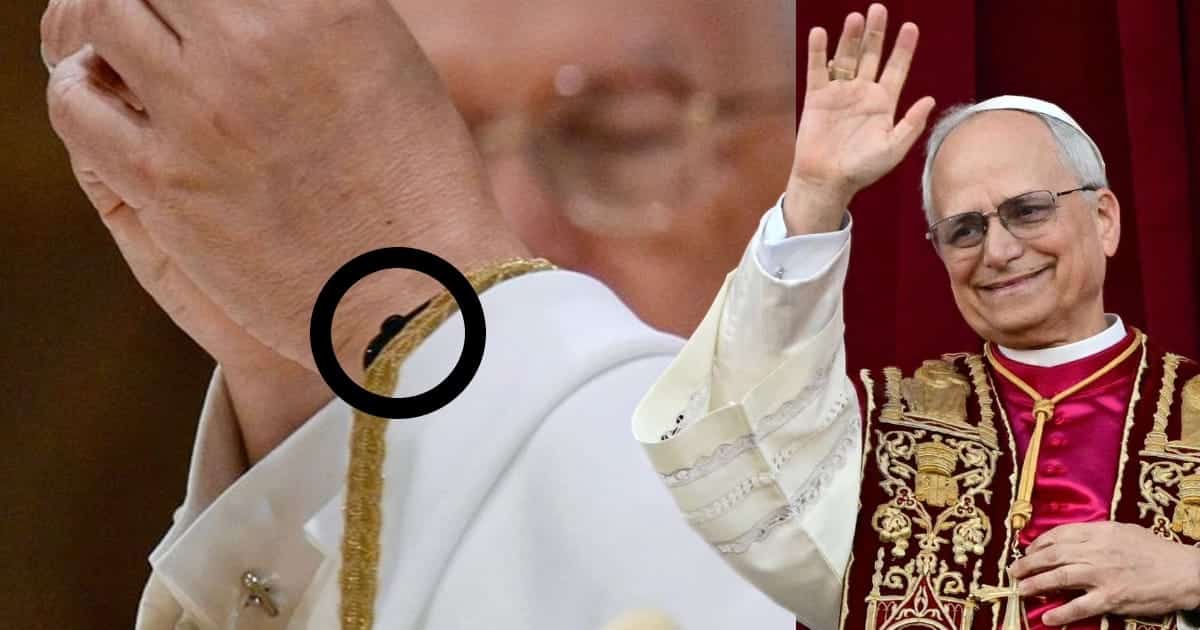 L’accessoire high-tech du pape Léon XIV qui affole la toile : une montre connectée pendant la messe