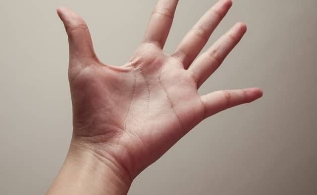 Le « M » gravé dans votre main : ce signe rare en dit long sur votre personnalité