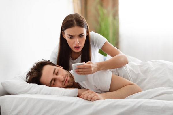 Adultère masculin : pourquoi tant d’hommes infidèles restent-ils en couple ?
