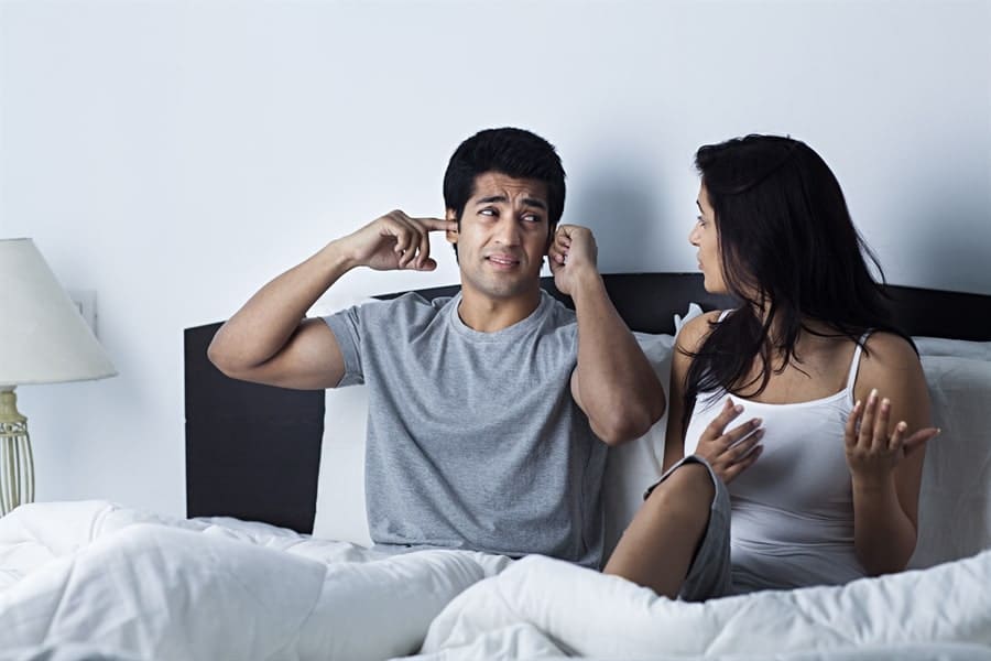 Amour sincère, rupture douloureuse : 8 signaux d’alerte qui poussent une femme à s’éloigner