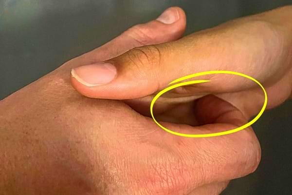 Contact subtil des mains