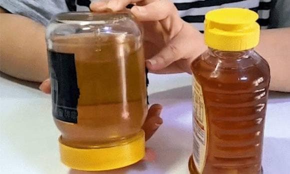 Pot de miel transparent pour tester sa qualité