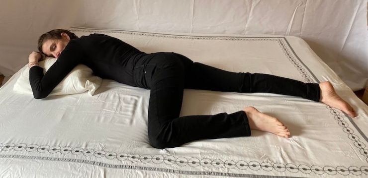 Dormez-vous dans la position idéale ? Ce que votre nuque et votre dos essaient de vous dire