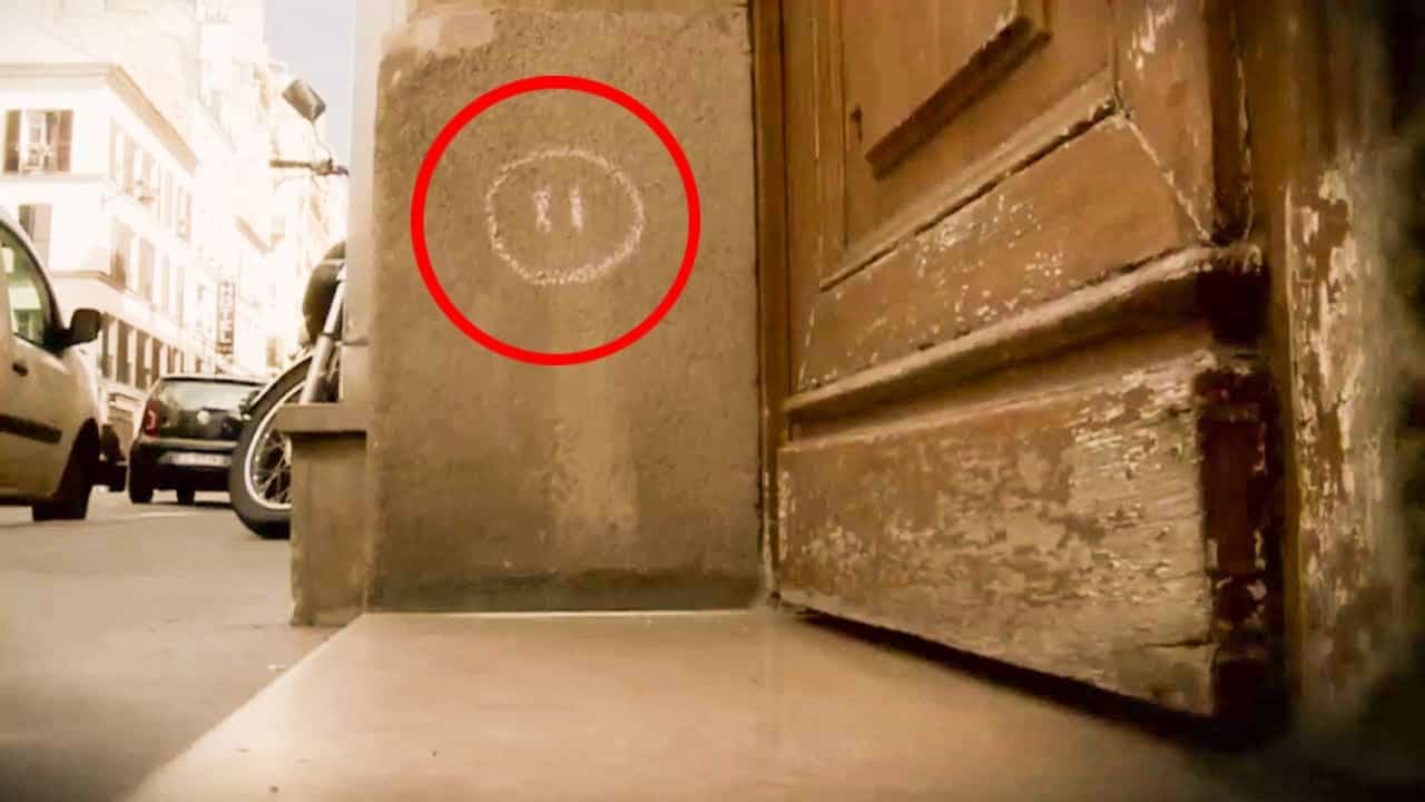 L’astuce discrète du verre d’eau qui déjoue les cambriolages : l’emplacement qui change tout