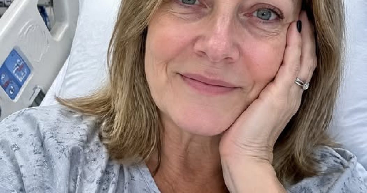Elle n'a jamais su pourquoi sa mère portait cette petite fleur tatouée… jusqu'à ce jour à l'hôpital