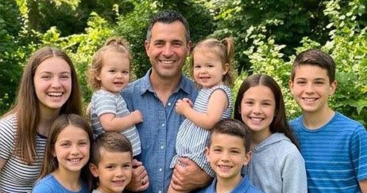 Elle disparaît sans laisser de trace : douze ans plus tard, ses enfants découvrent la vérité cachée dans une vieille boîte