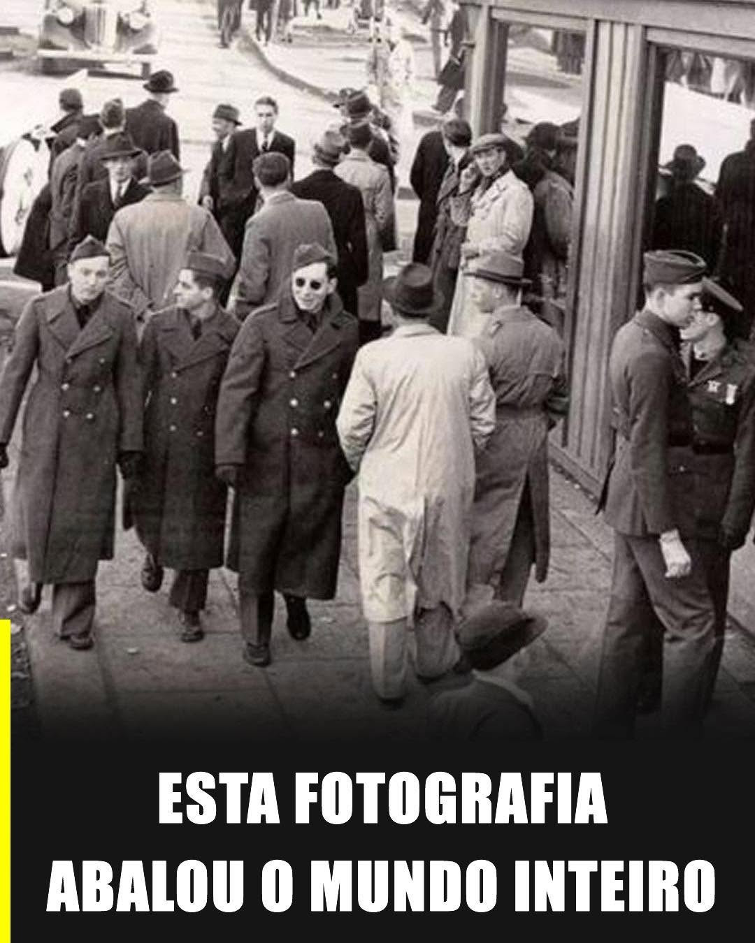 Cette photo de 1943 fait le buzz : un homme semble parler sur un smartphone avant leur invention