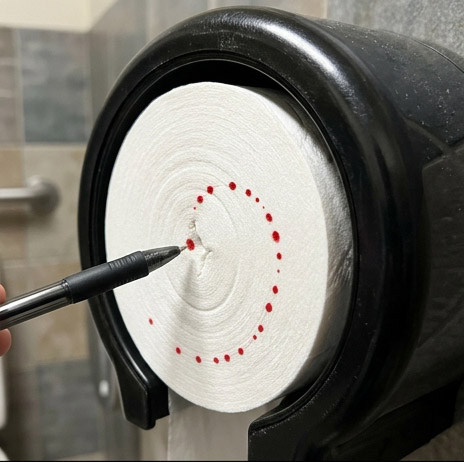 Illustration d'un rouleau de papier toilette dans une cabine