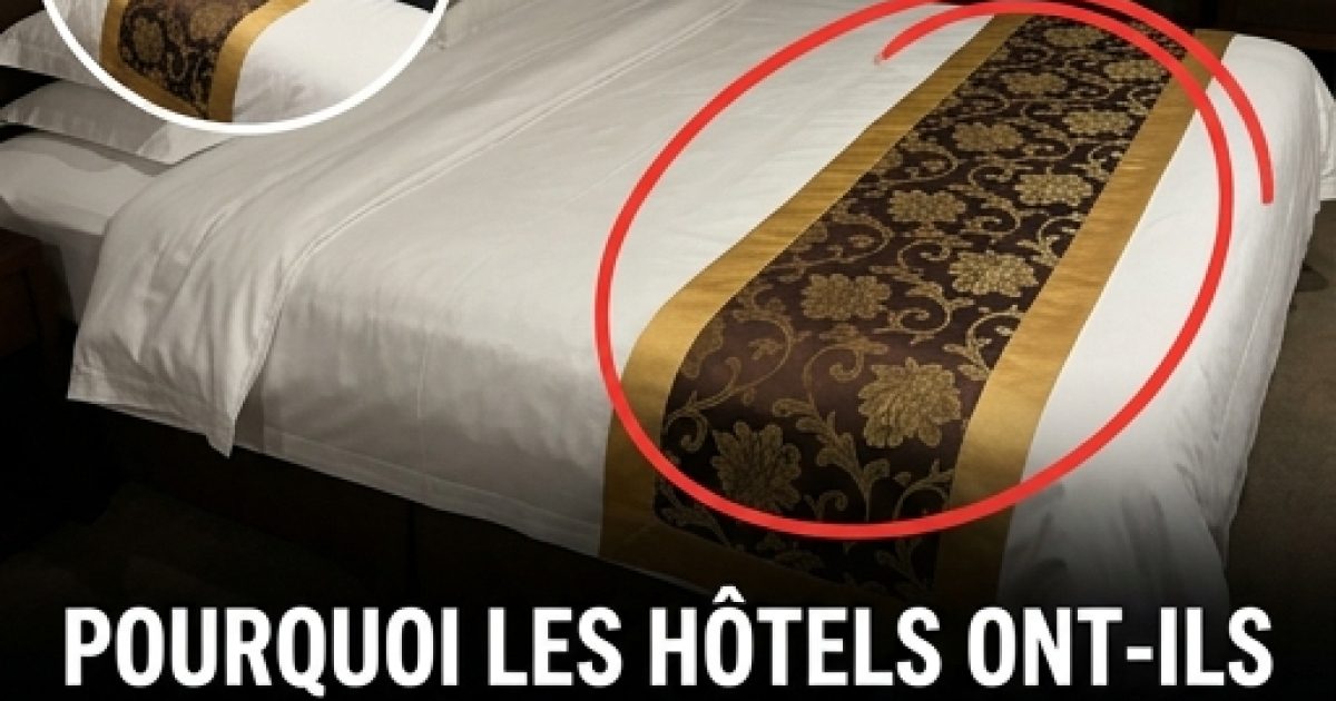 Ce tissu mystérieux au pied du lit d'hôtel : voici à quoi il sert vraiment