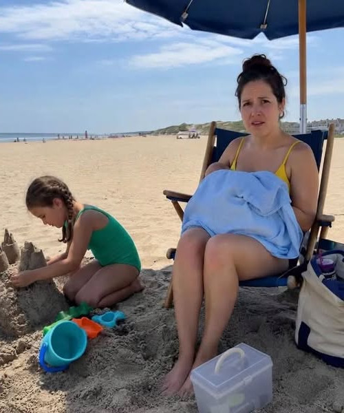 Sa fille de 8 ans défend son droit d'allaiter sur la plage avec une question qui a réduit tout le monde au silence