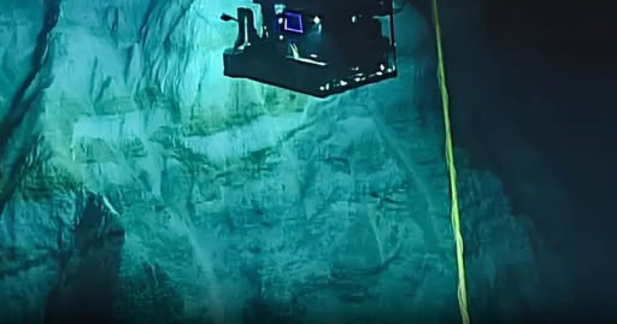 Un sac plastique retrouvé dans la fosse des Mariannes : ce que cela révèle sur notre pollution