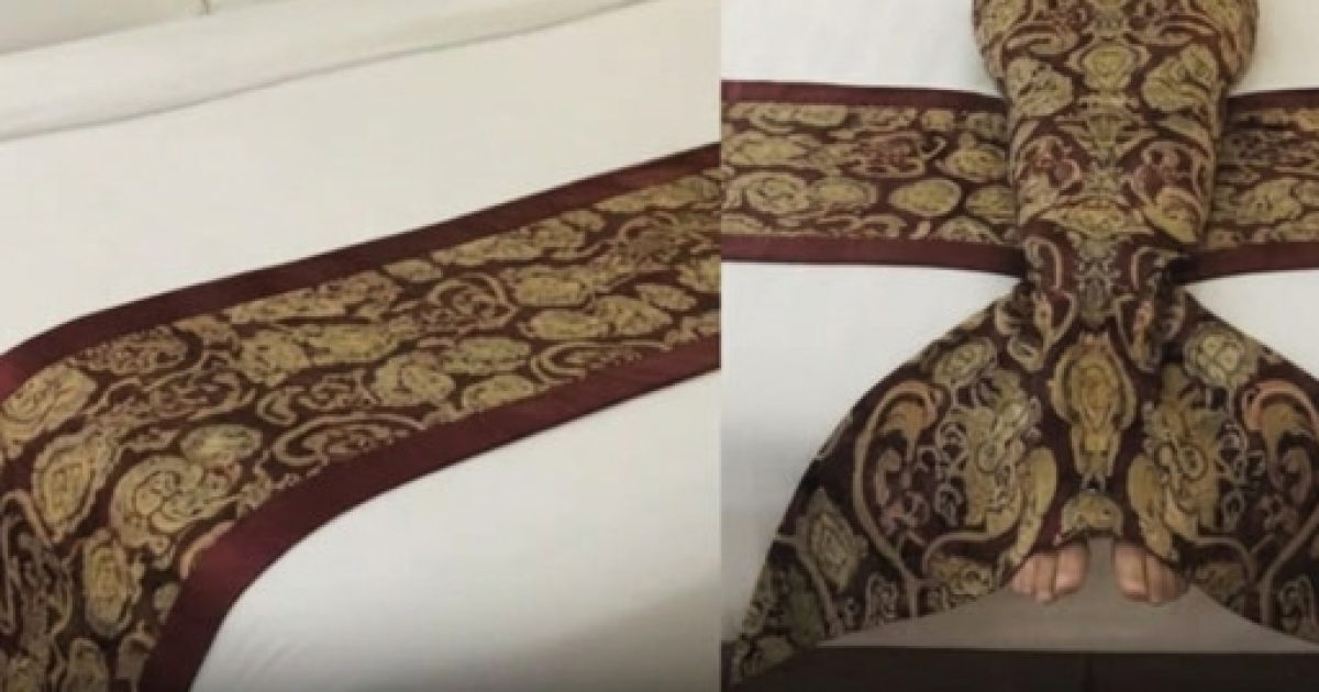 Bed runner dans les hôtels : à quoi sert vraiment cette mystérieuse bande de tissu au pied du lit ?