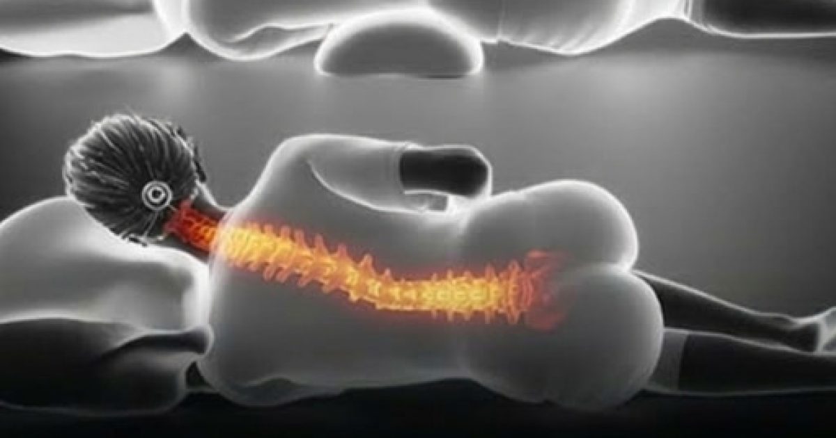 Ce que votre position de sommeil fait vraiment à votre santé (et comment y remédier)