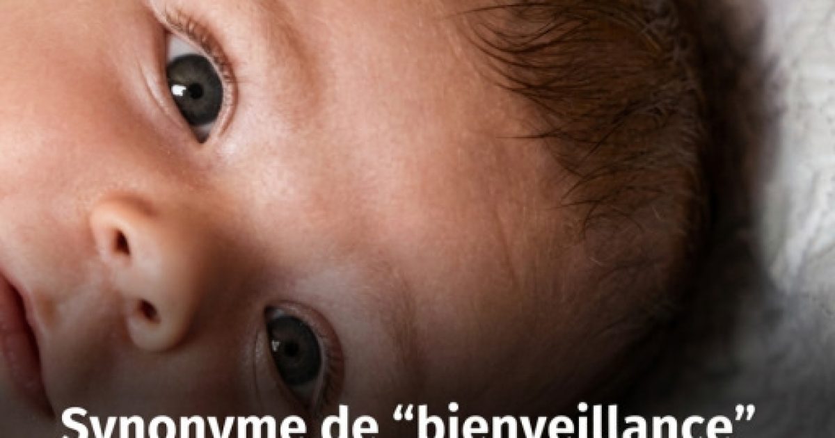 Inaya : le prénom féminin plein de douceur qui conquiert les parents français en 2025