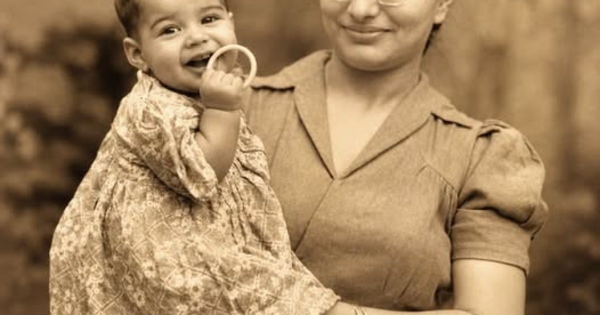 Freddie Mercury bébé : cette photo touchante avec sa maman avant la gloire