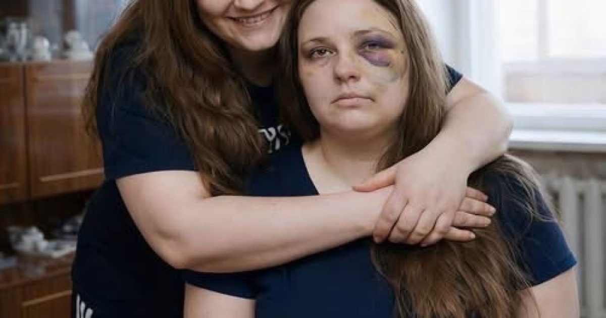 Sa sœur jumelle s'est fait passer pour elle — et a définitivement mis fin aux violences de son mari
