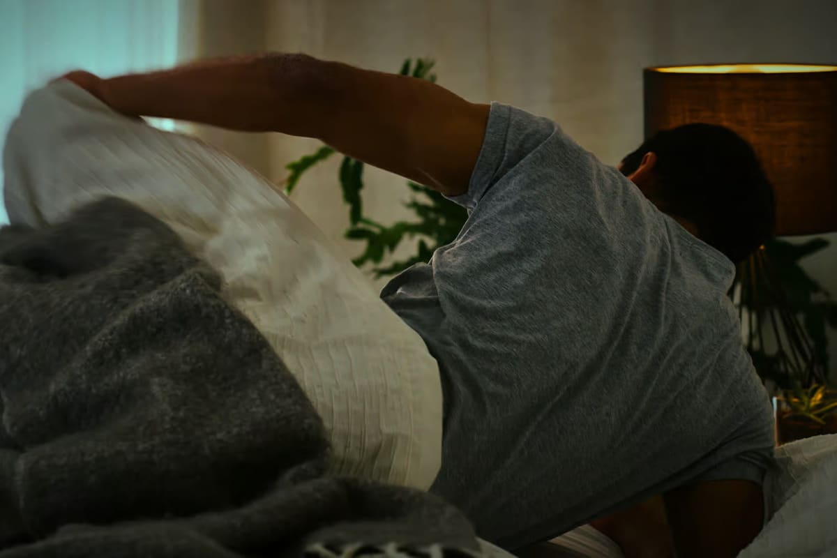 Femme se réveillant la nuit