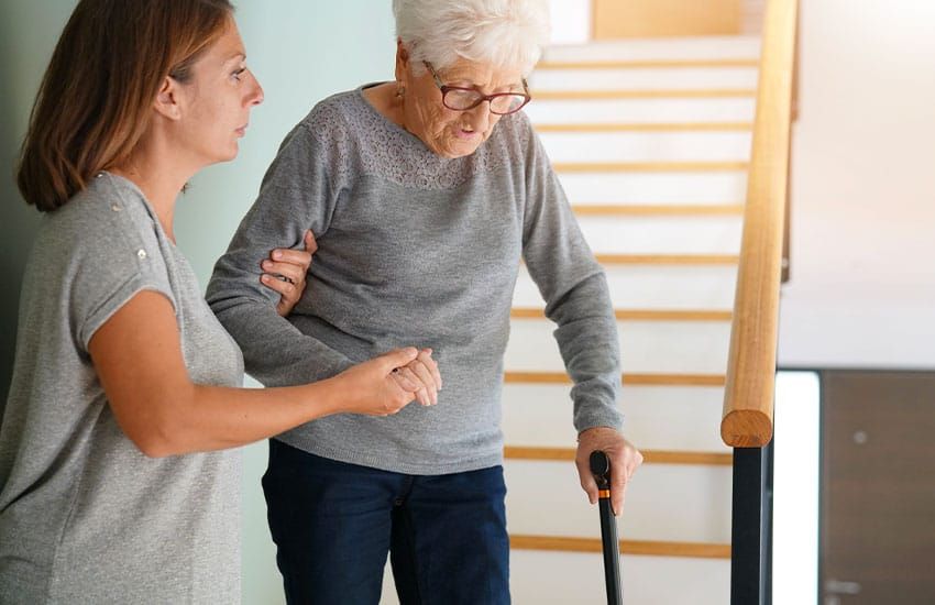 Troubles de l'équilibre chez les seniors : 5 habitudes anodines à corriger sans tarder
