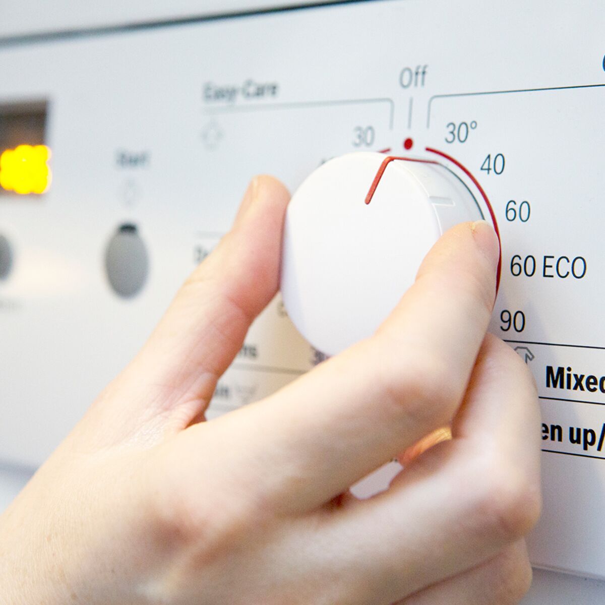 La lessive à 40°C est-elle vraiment une bonne idée ? Voici ce que les spécialistes du nettoyage en pensent