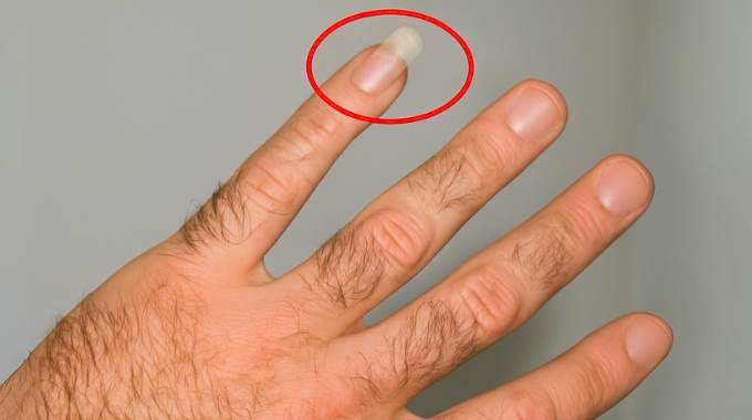 Styles modernes d'ongles longs chez les hommes