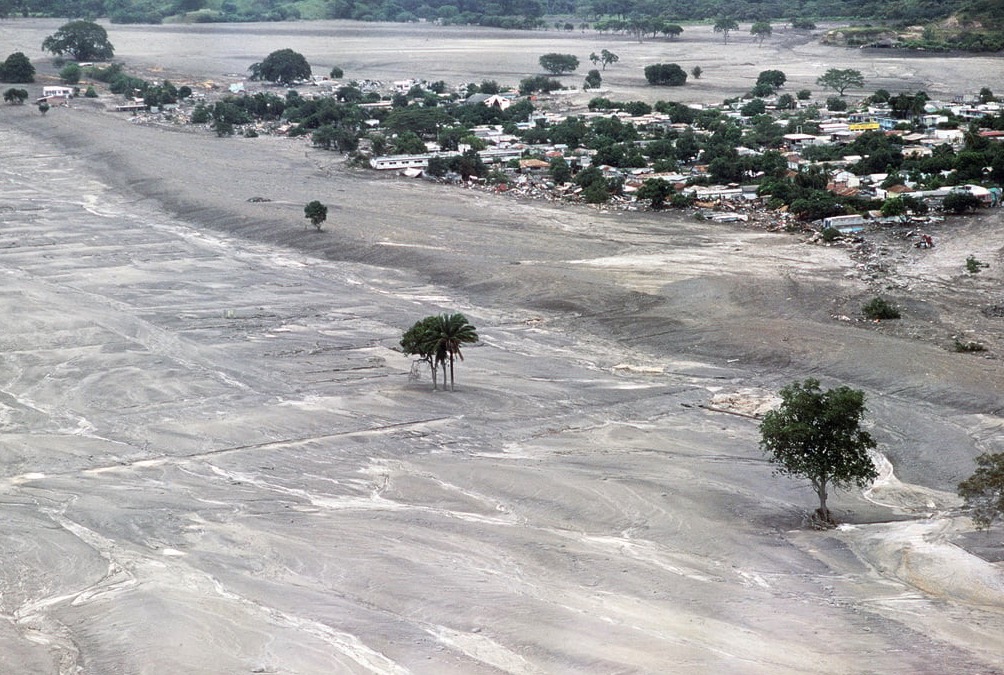 Paysage montagneux avec le volcan Nevado del Ruiz
